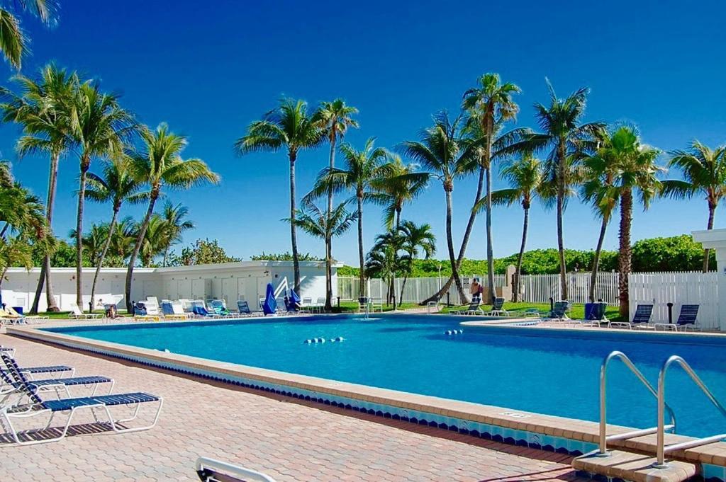 Directly On The Beach With Pool & Parking Miami Beach Exterior photo
