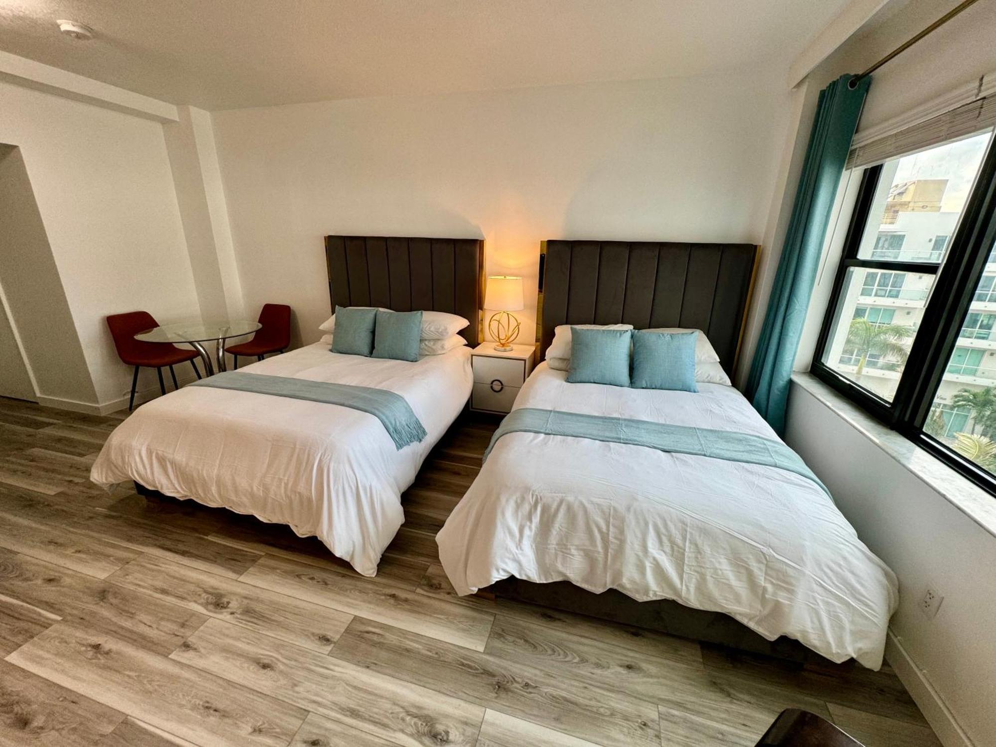 Directly On The Beach With Pool & Parking Miami Beach Exterior photo