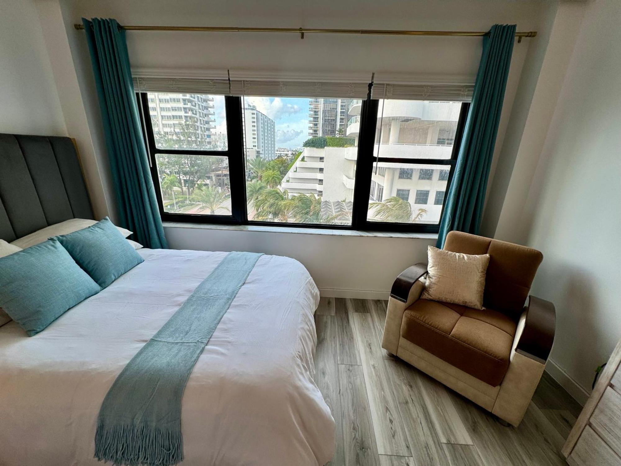 Directly On The Beach With Pool & Parking Miami Beach Exterior photo