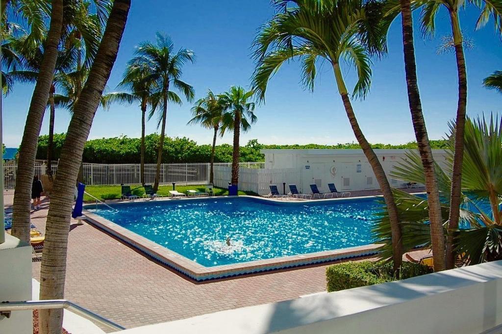 Directly On The Beach With Pool & Parking Miami Beach Exterior photo