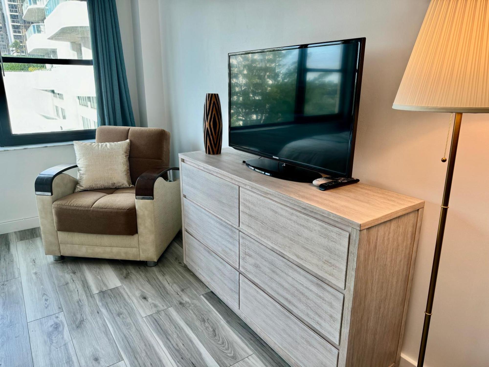 Directly On The Beach With Pool & Parking Miami Beach Exterior photo