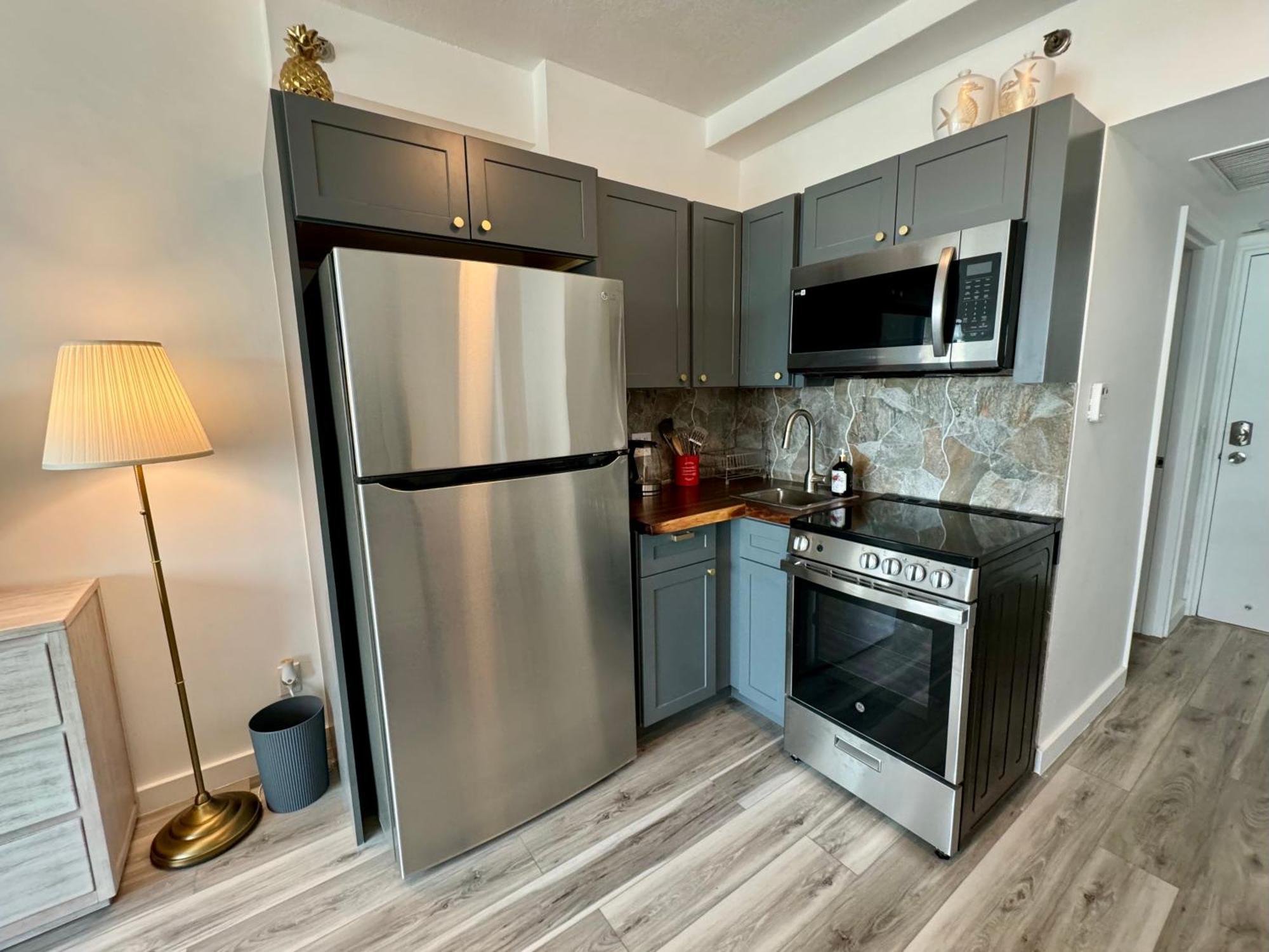 Directly On The Beach With Pool & Parking Miami Beach Exterior photo