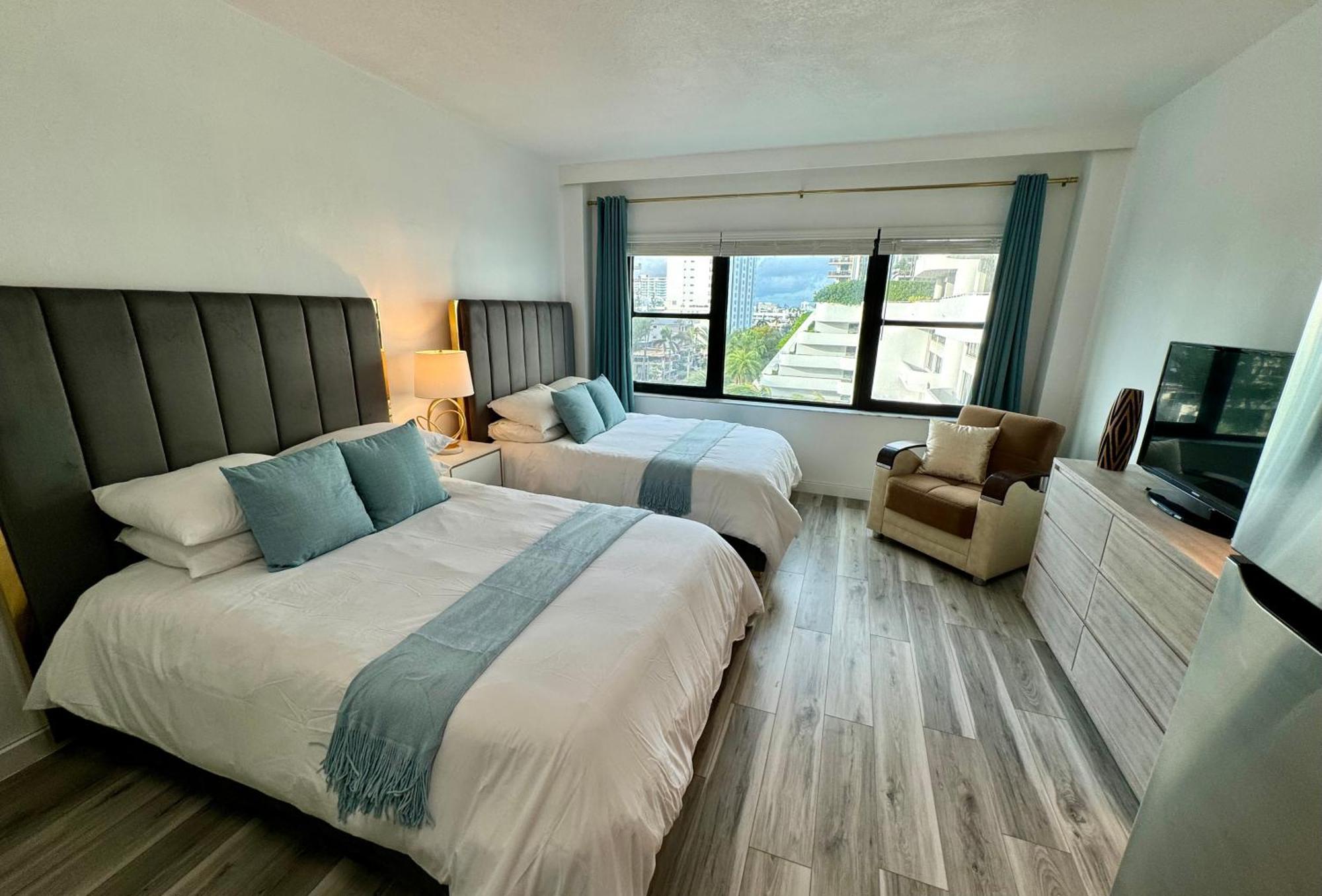 Directly On The Beach With Pool & Parking Miami Beach Exterior photo