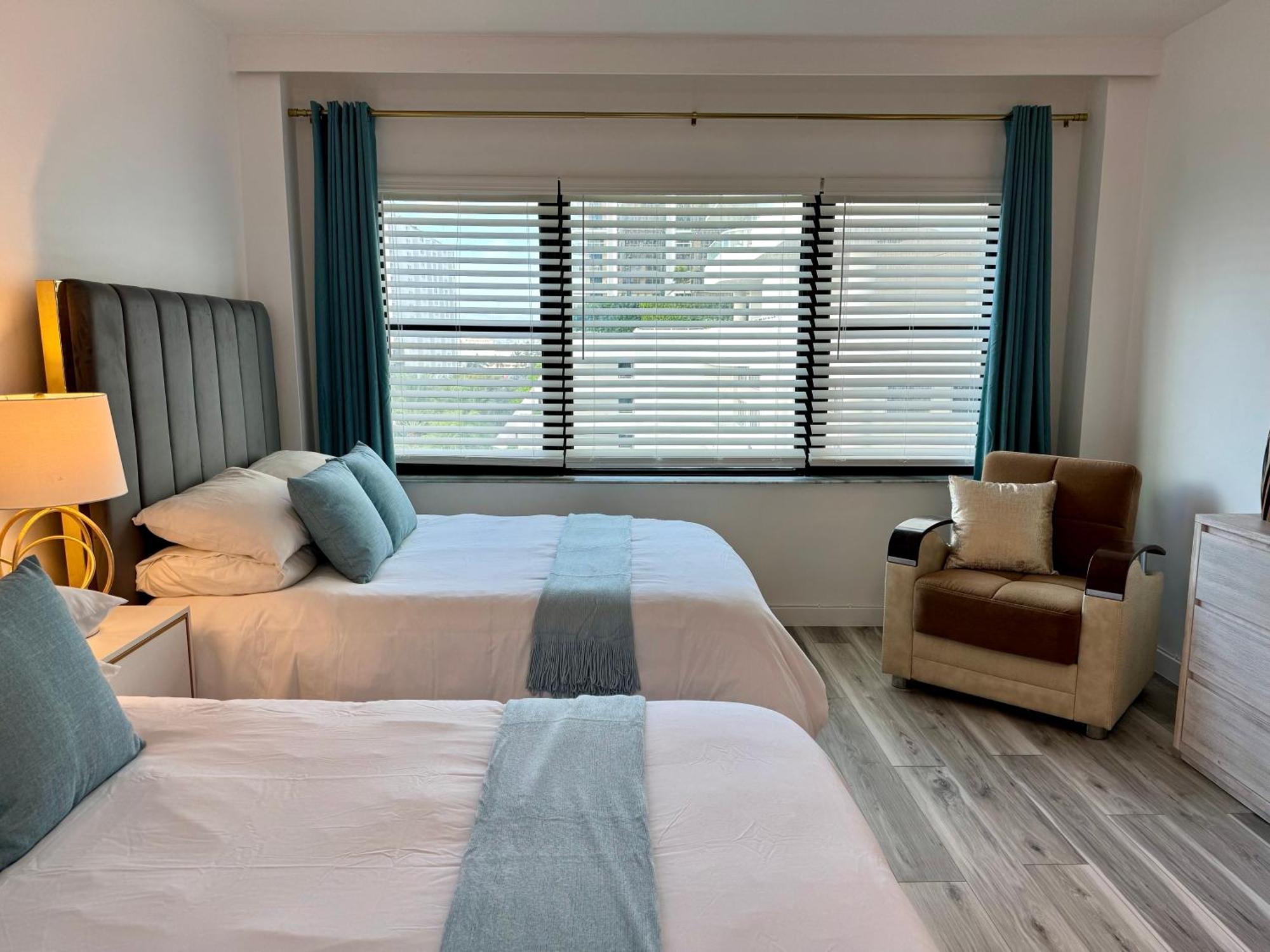 Directly On The Beach With Pool & Parking Miami Beach Exterior photo