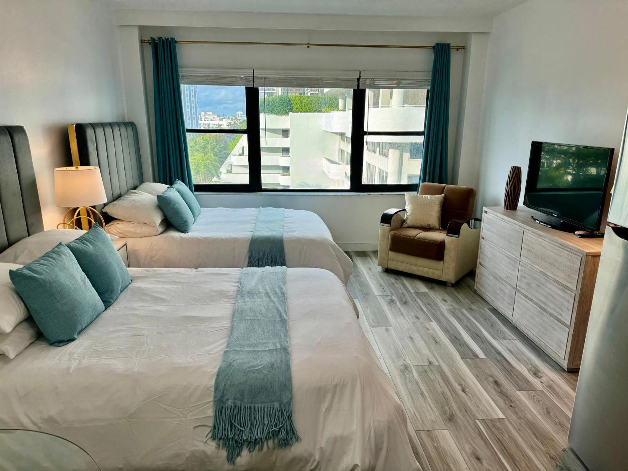 Directly On The Beach With Pool & Parking Miami Beach Exterior photo