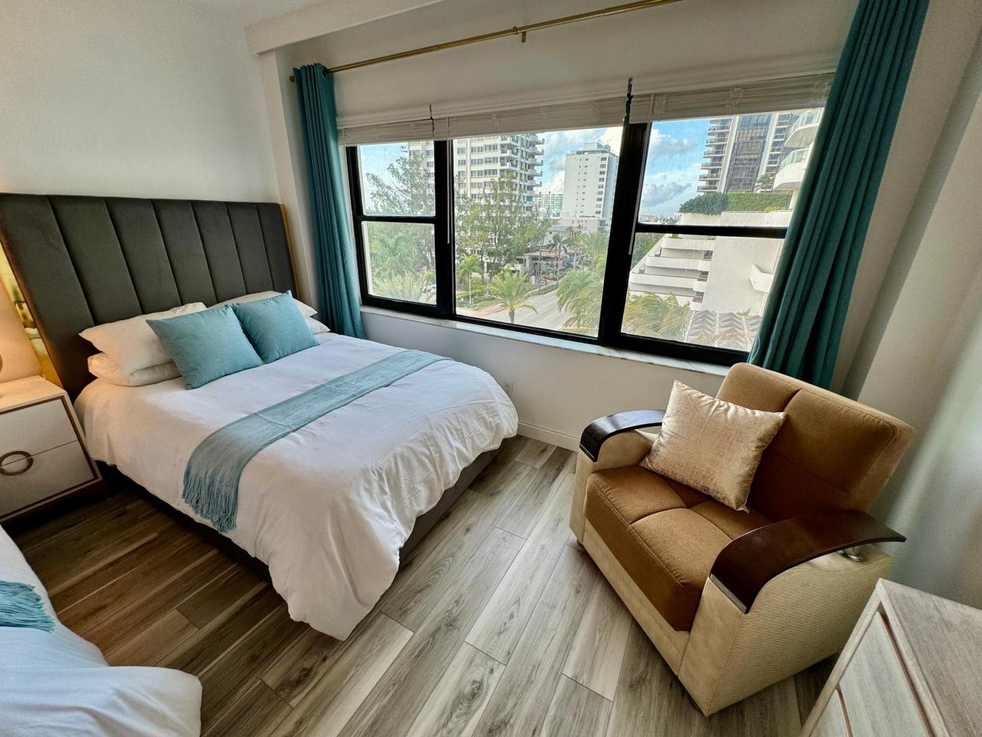 Directly On The Beach With Pool & Parking Miami Beach Exterior photo