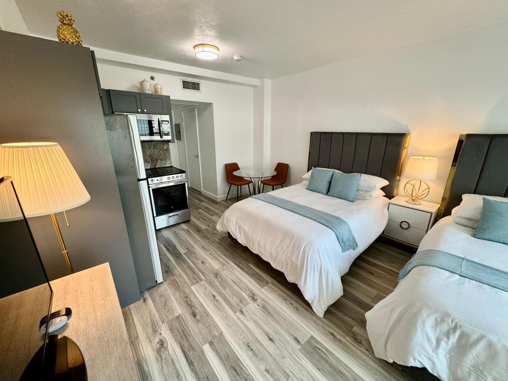 Directly On The Beach With Pool & Parking Miami Beach Exterior photo
