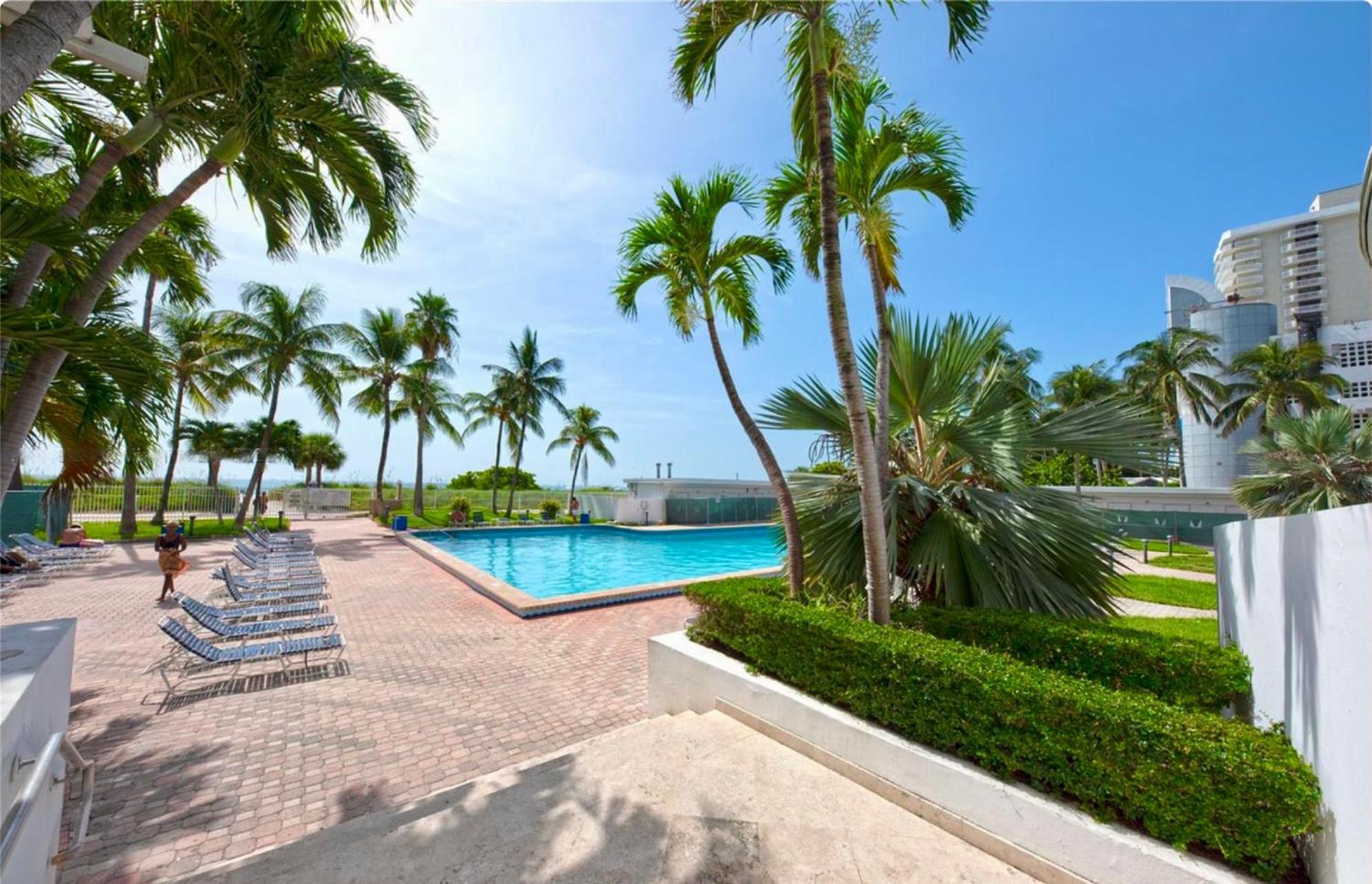 Directly On The Beach With Pool & Parking Miami Beach Exterior photo